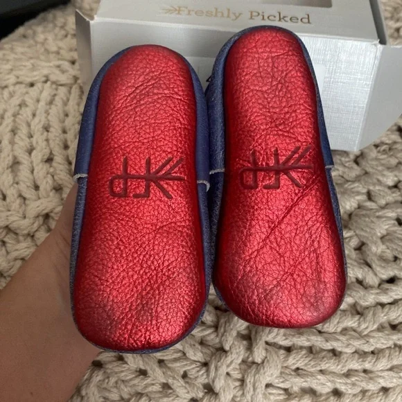 Captain America moccasins - Picture 3 of 3